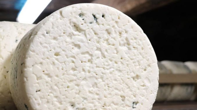 Un fromage produit par la marque française Roquefort
